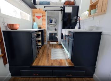 DIY Tiny House Trish and Saul
