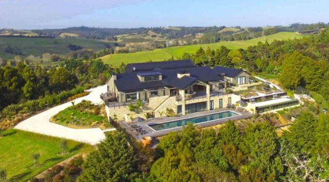 Travel & Architecture Video: New Zealand Eco-Lodge “Te Arai” (2020)