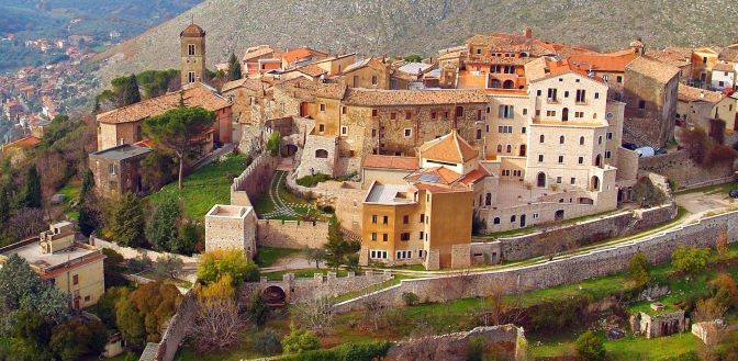 Walking Tours: ‘Fara In Sabina’ In Italy (Video)