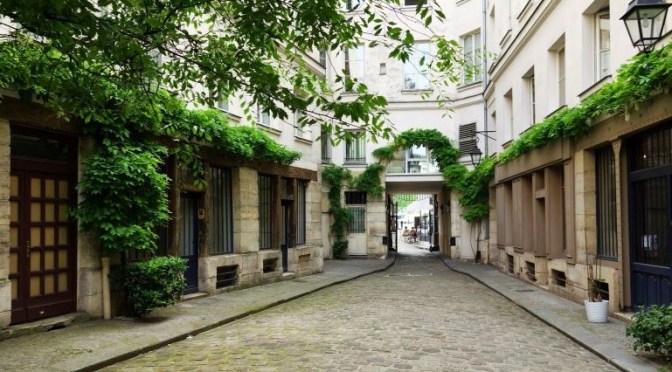 Top Walks: ‘Cour Damoye’ & 11th Arrondissement In East Paris, France (Video)