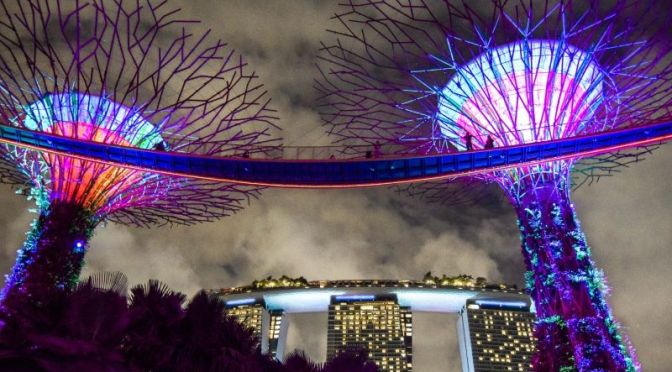 Walking Tours: ‘Gardens By The Bay And Light Show’ In Singapore (HD Video)