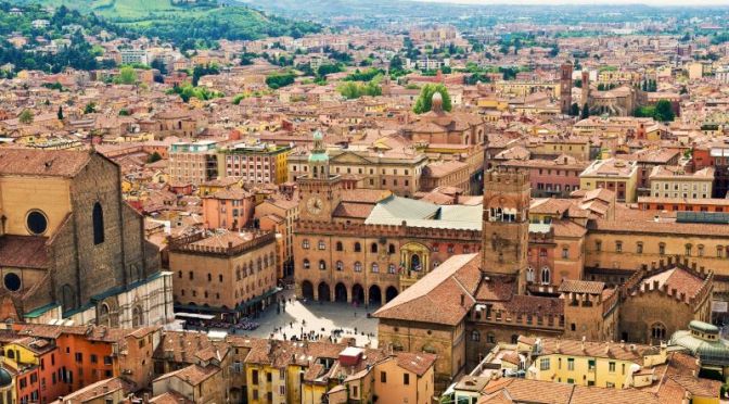Walks: ‘University Of Bologna – Italy’ (4K Video)