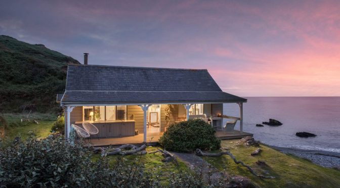 English Seaside Views: ‘The Beach Hut’ In Cornwall