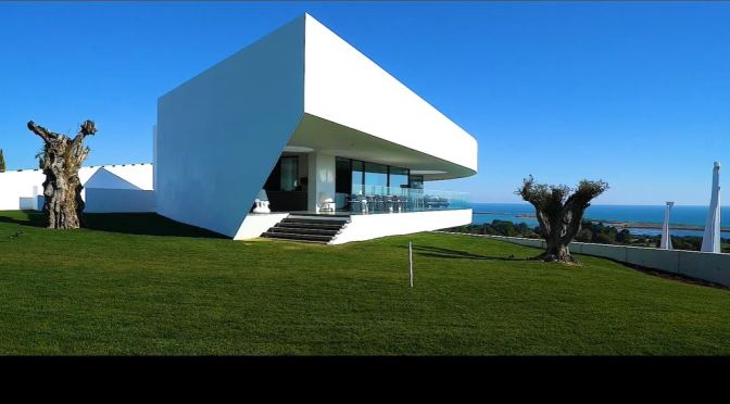 Architectural Tour: Casa Voluta, Lagos, Portugal