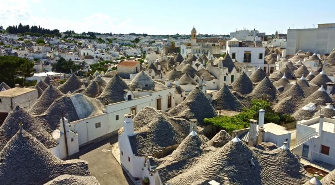 Walks: Alberobello In Southeastern italy (4K)