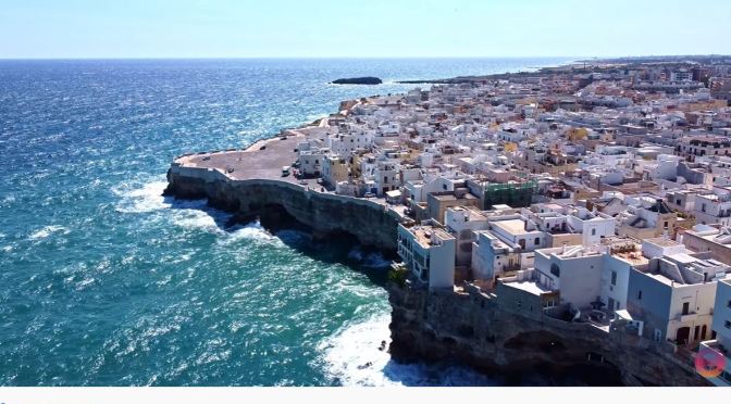Walking Tour: Polignano A Mare, Southern Italy (4K)
