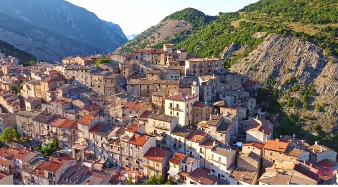 Village Walks: Villalago – Central Italy (4K Video)