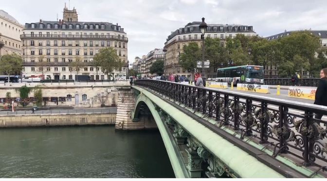 Paris Walks: The Quai de Gesvres & Louvre Museum
