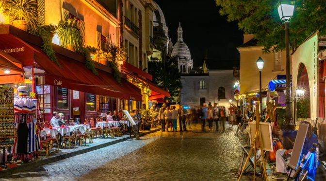 Views: Christmas Lights In Montmartre, Paris (4K)