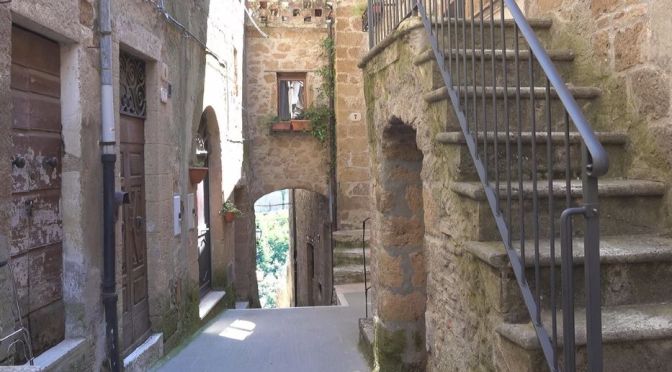 Village Walks: Pitigliano In Tuscany, Italy (4K)