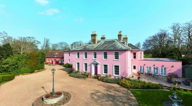 English Country Homes: The Abington ‘Hunting’ Lodge On River Granta