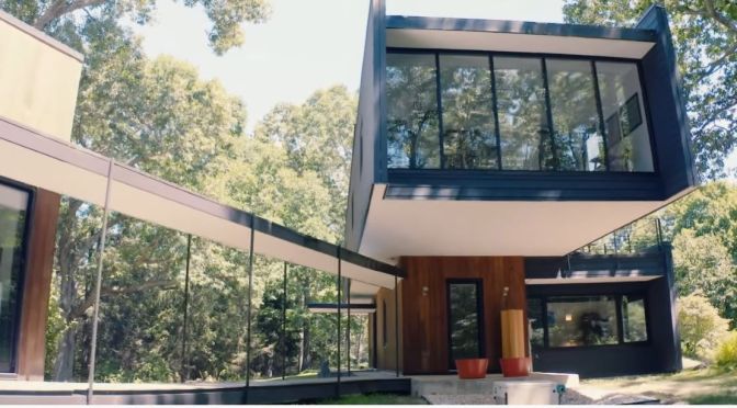 Architectural Tours: A Weekend ‘Floating House’ In Waccabuc, New York