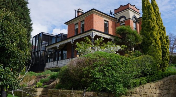 Home Tour: ‘Greenhouse’ In Hobart, South Tasmania