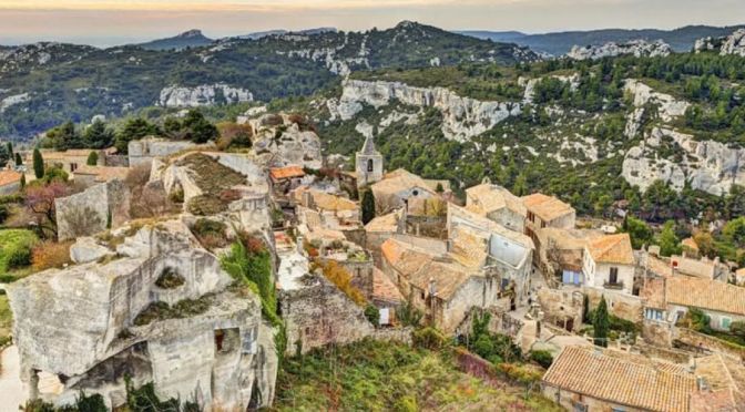 Travel: Walking In Saint-Rémy-de-Provence, France