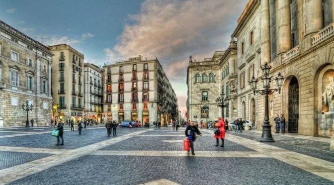 Travel: A Walk In The Latin Quarter, Barcelona (4K)