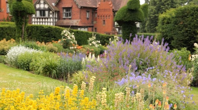 Tours: Historic Gardens Of Wightwick Manor, UK