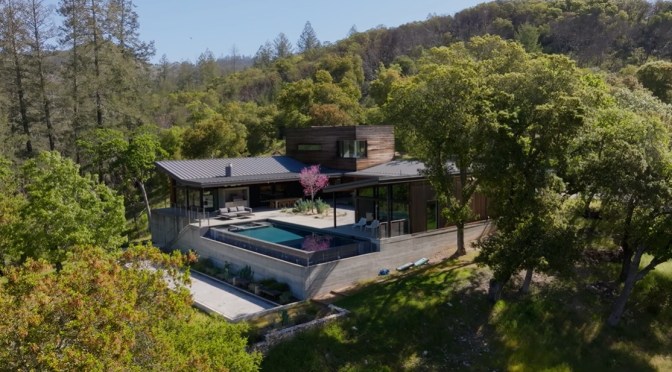 California Architecture: Modern ‘Moon Retreat’