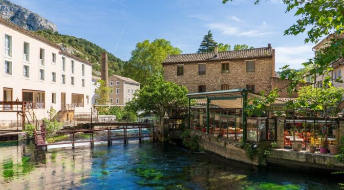 Villages In France: Tour Of Fontaine-de-Vaucluse